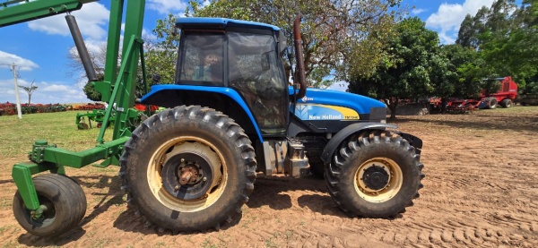Trator New Holland TM 7040 ano 2009