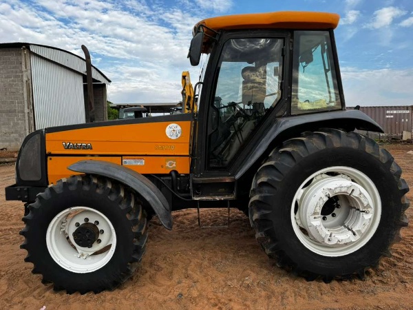 Trator Valtra BM 110 ano 2007