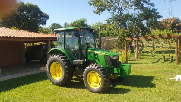 Trator John Deere 5080E ano 2020