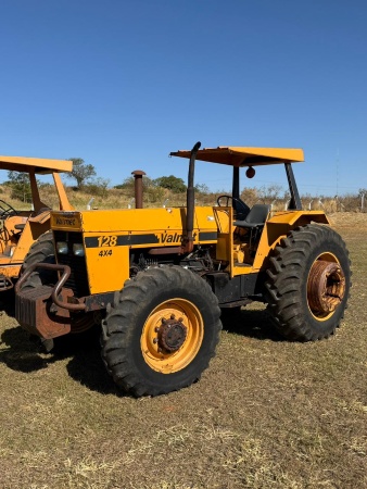 Trator Valmet 128 ano 1986