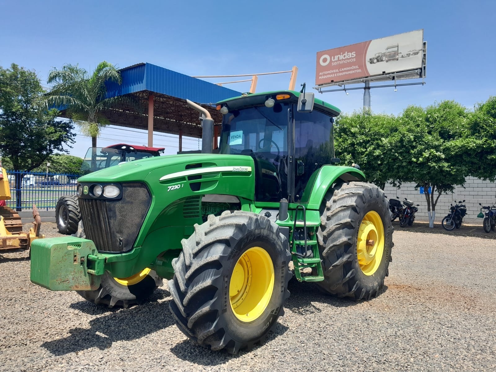 Trator John Deere 7230J ano 2020