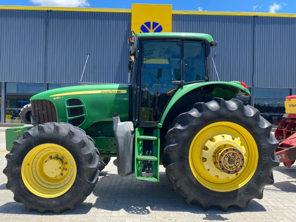 Trator John Deere 6180J ano 2014 - 6180J - Máquinas Agrícolas