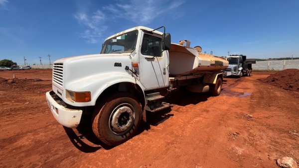 Caminhão NAVISTAR International 4700 ano 1998