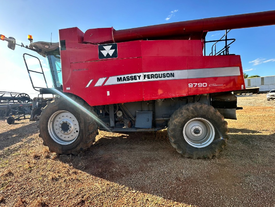 Colheitadeira Massey Ferguson 9790 ano 2013