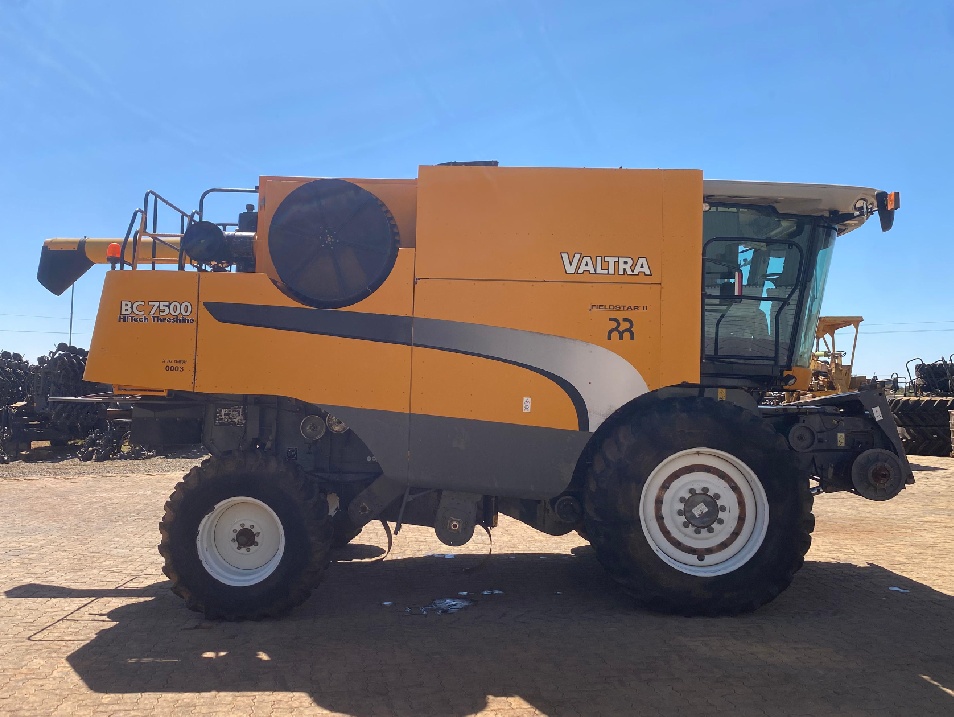 Colheitadeira Valtra BC 7500 ano 2012