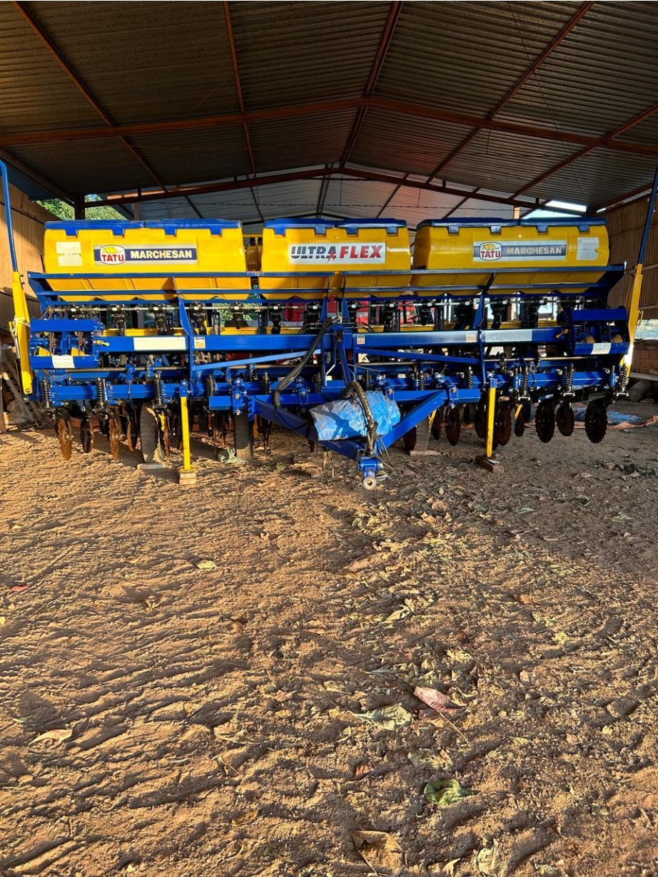 Plantadeira Tatu Marchesan Ultraflex Suprema ano 2023