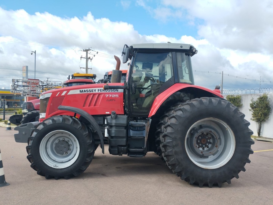 Trator Massey Ferguson 7725 ano 2018
