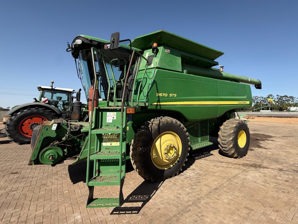 Colheitadeira John Deere 9670 STS   ano 2013