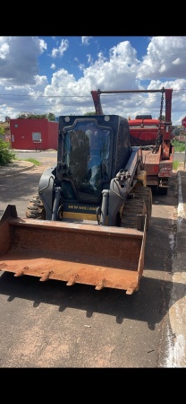 Mini Carregadeira New Holland L218 ano 2016