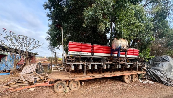 Plantadeira Massey Ferguson MF 515 ano 2012
