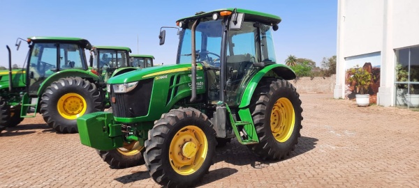 Trator John Deere 5090E ano 2022