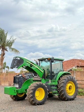 Trator John Deere 7230J ano 2021
