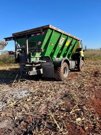 Caminhão Ford CARGO 4331s ano 2004