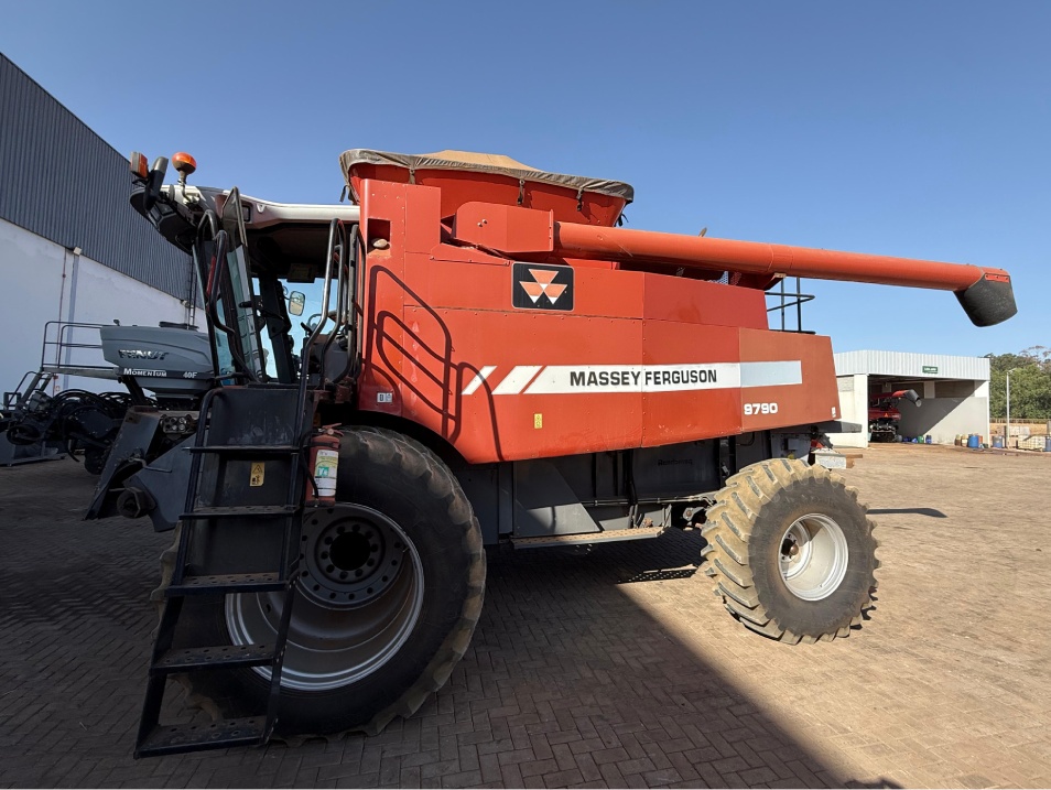 Colheitadeira Massey Ferguson MF 9895 ano 2018