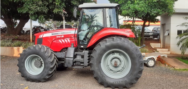 Trator Massey Ferguson MF 7415 ano 2014