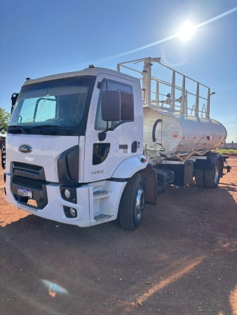Caminhão Ford CARGO 1723 ano 2012