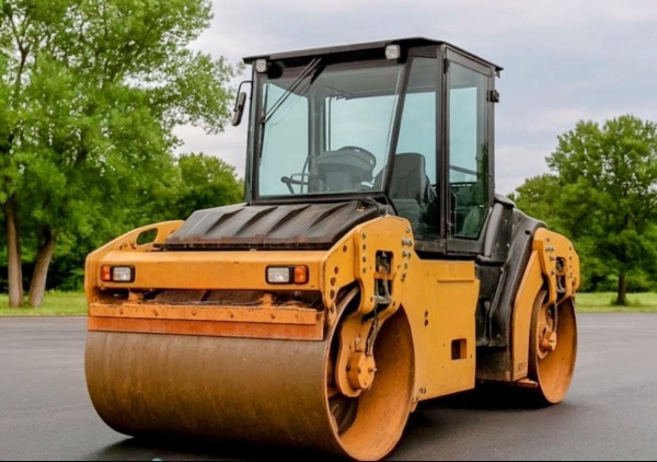 Rolo Compactador Caterpillar CB10 ano 2020
