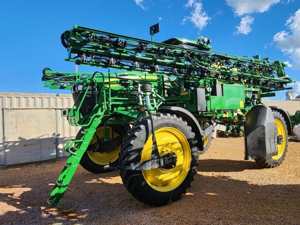 Pulverizador Autopropelido John Deere M4030 ano 2021
