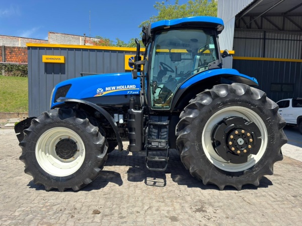 Trator New Holland T7.245 ano 2013