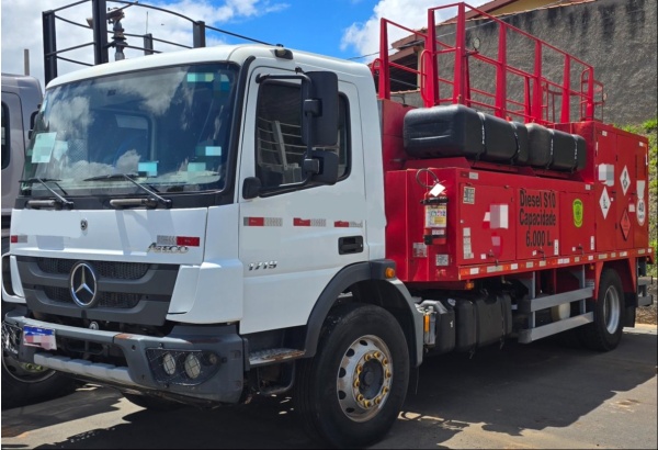 Caminhão Mercedes Benz Atego 1719 ano 2022