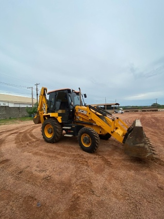Retroescavadeira JCB 3CX ano 2020