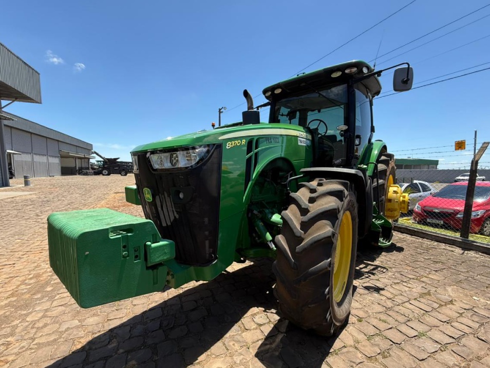Trator John Deere 8370R ano 2016