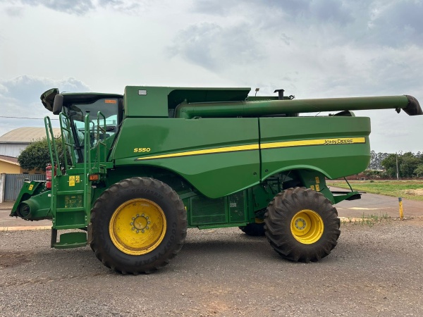 Colheitadeira John Deere S550 ano 2023