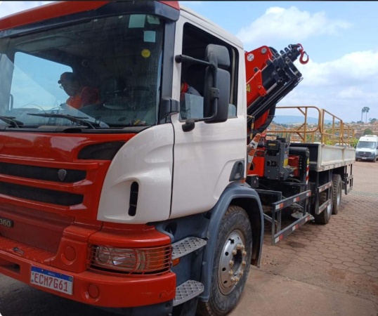Caminhão Scania P360 ano 2014