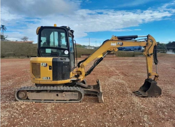 Mini Escavadeira Caterpillar 303.5 ano 2021