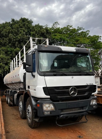 Caminhão Mercedes Benz Actros 4844 ano 2011