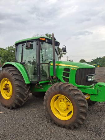 Trator John Deere 6125 J ano 2023
