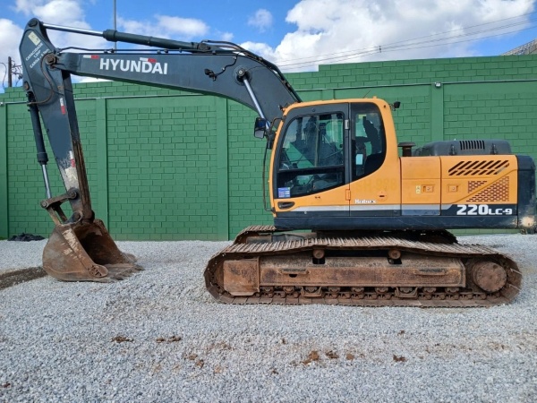 Escavadeira Hyundai R220LC-9 ano 2021 - R220LC-9 - Máquinas de Linha Amarela