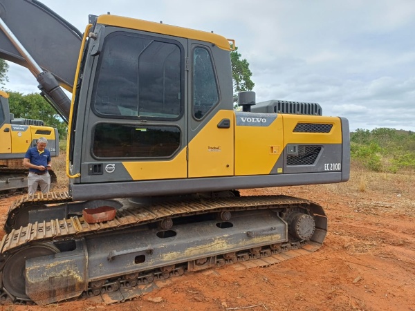 Escavadeira Volvo EC210D ano 2021