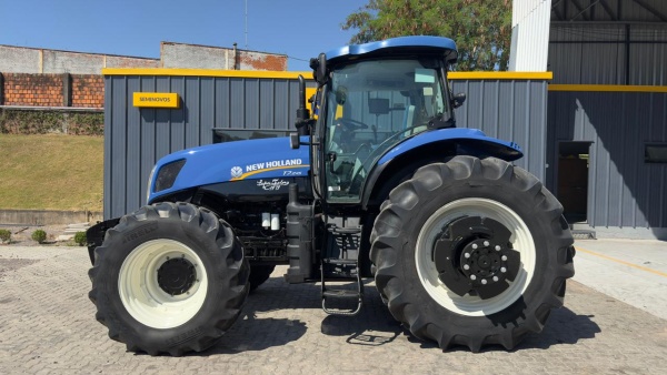 Trator New Holland T7.245 ano 2012