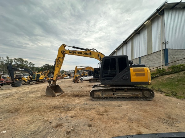 Escavadeira New Holland E145C EVO