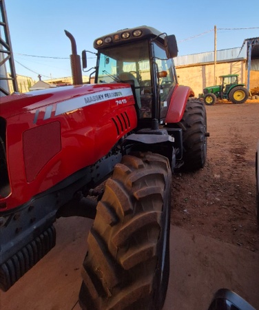 Trator Massey Ferguson MF 7415 ano 2010 - MF 7415 - Máquinas Agrícolas