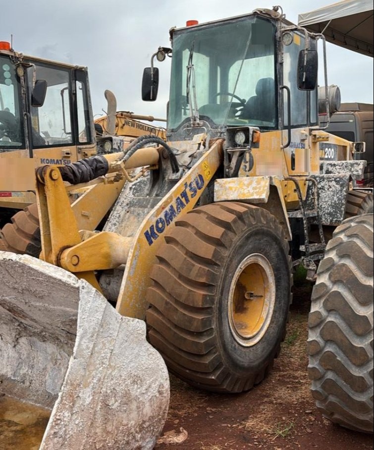 Pá Carregadeira Komatsu WA 200 ano 2021