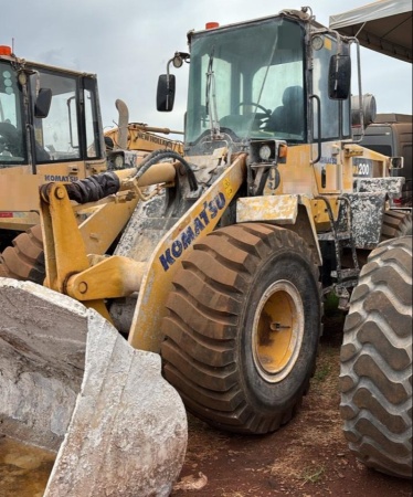Pá Carregadeira Komatsu WA 200 ano 2021
