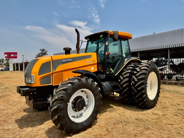 Trator Valtra BH145 ano 2009
