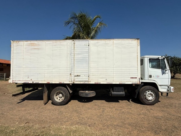 Caminhão Mercedes Benz 1215 ano 2002