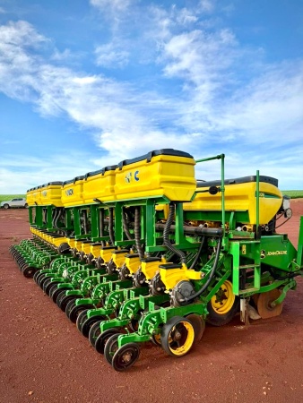 Plantadeira John Deere 1109 ano 2017 - 1109 - Implementos para Plantio