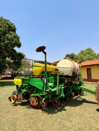 Plantadeira John Deere 1111 ano 2015