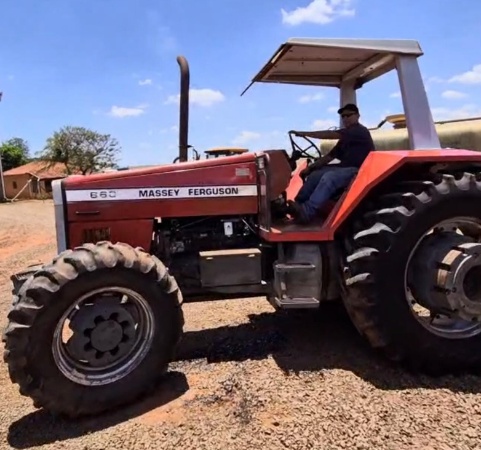 Trator Massey Ferguson MF 660 ano 1995