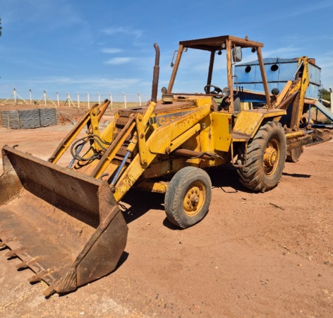 Retroescavadeira Case 580H