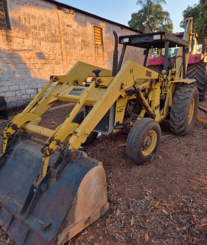Retroescavadeira Massey Ferguson 86 HS