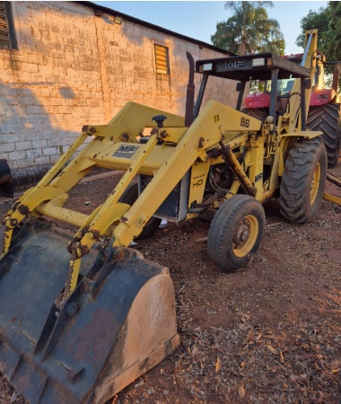Retroescavadeira Massey Ferguson 86 HS