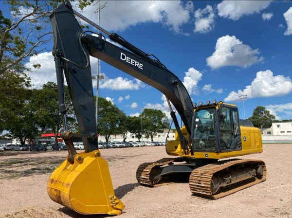 Mini Escavadeira John Deere 210 GLC ano 2021