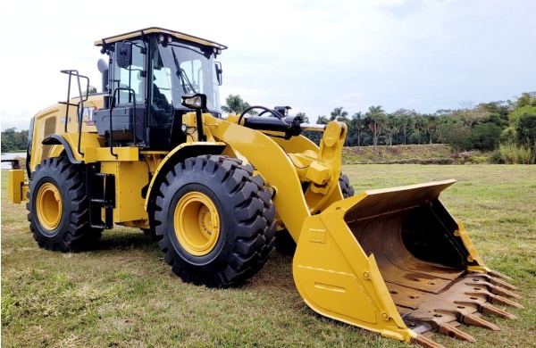 Pá Carregadeira Caterpillar 950L ano 2018