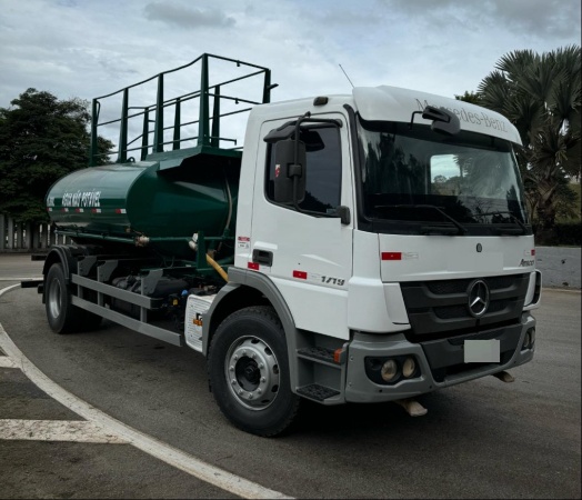 Caminhão Mercedes Benz Atego 1719 ano 2014