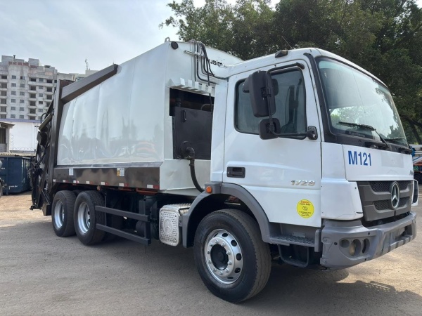 Caminhão Mercedes Benz Atego 1719 ano 2019